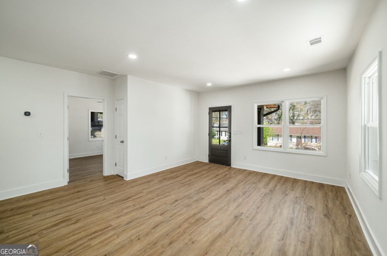 Building Photo - 936 Byron Dr SW