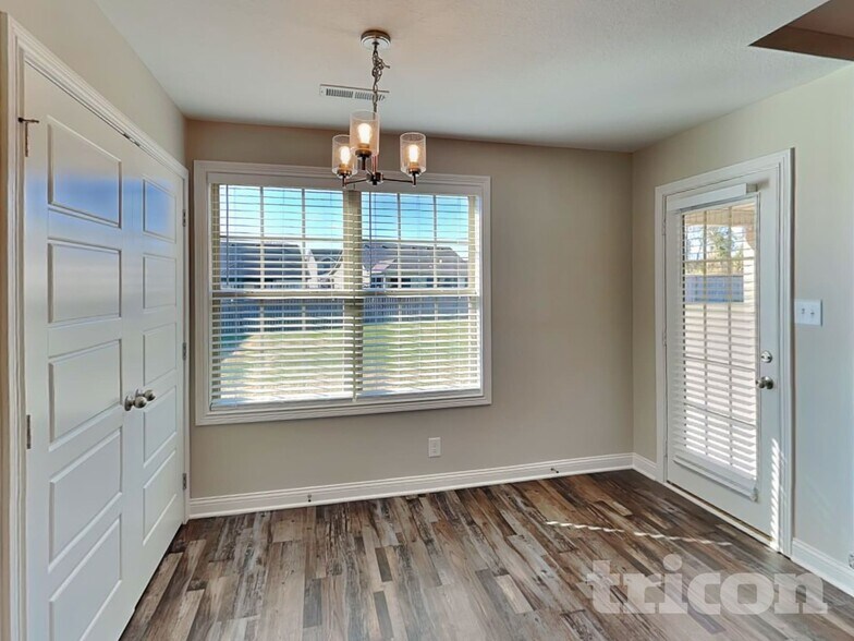 Building Photo - 1085 Dublin Dr