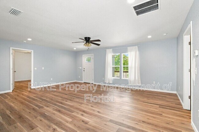 Building Photo - 11330 NE 66th Ln