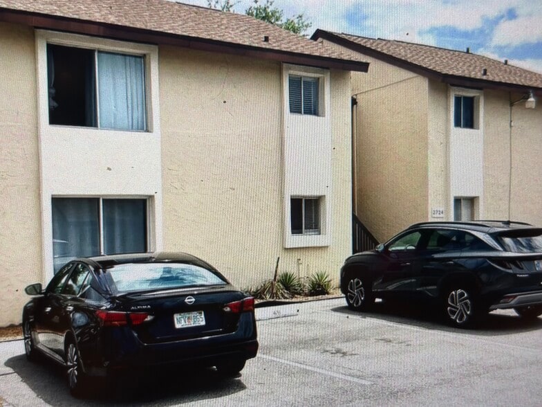 Building Photo - 2701 Pine Lake Terrace