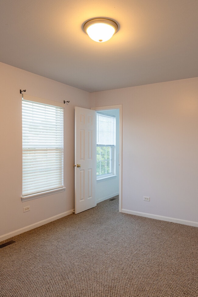 Building Photo - 2311 Carpenter Ave