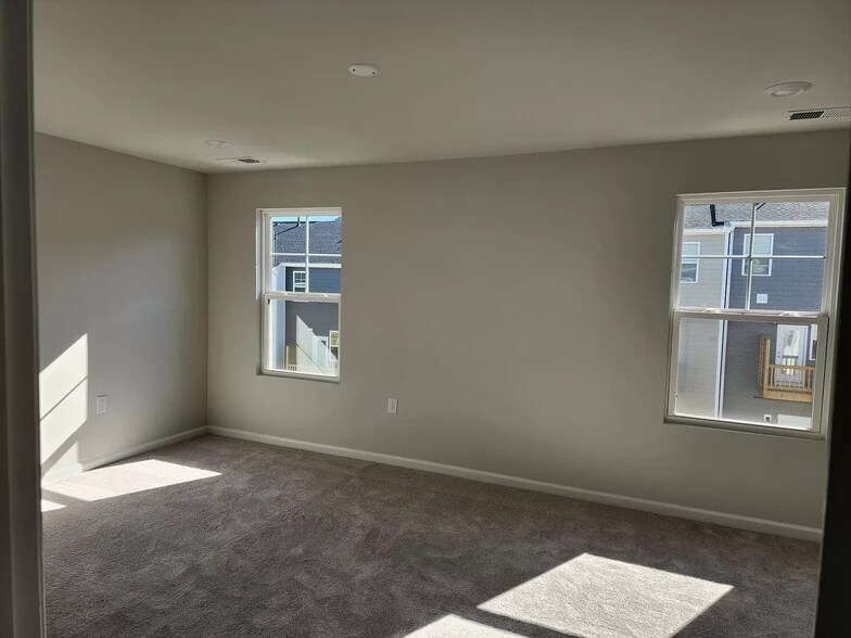 Building Photo - 325 Devon Cliffs Dr