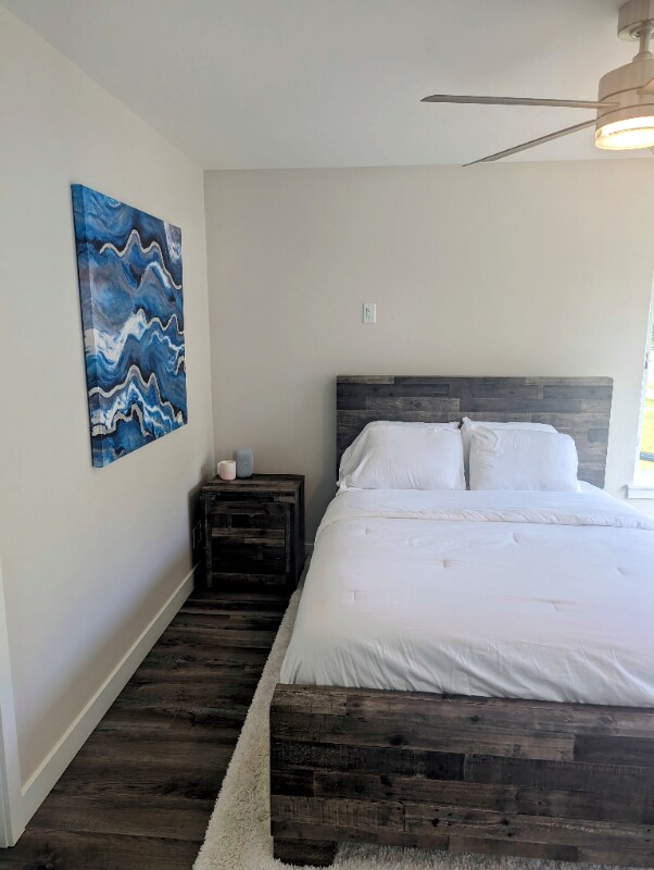 Building Photo - 957 W 12th Ave