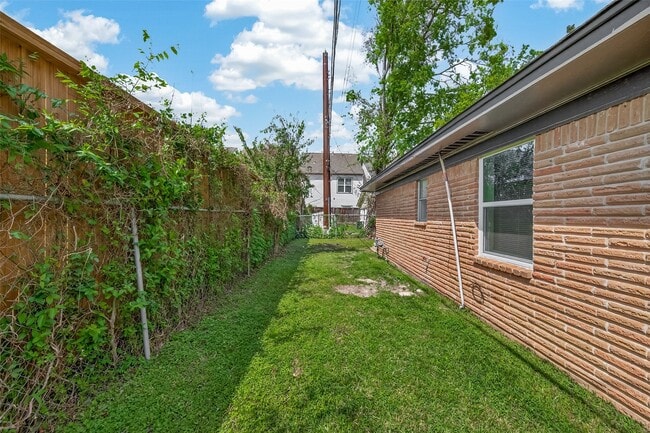 Building Photo - 148 W Whitney St