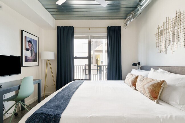 Building Photo - Live in Midtown for $1,515 – Prime Location!