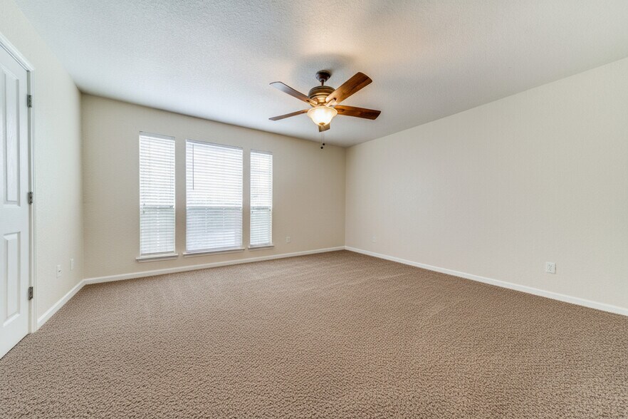 Building Photo - 10811 Marot Fld