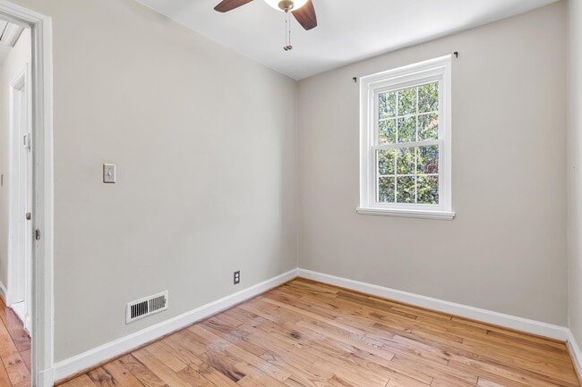 Building Photo - 3011 S Buchanan St