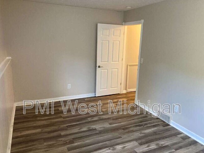Building Photo - 5864 Shaw St