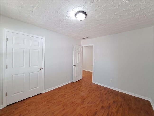 Building Photo - 3940 Crescent Walk Ln NE