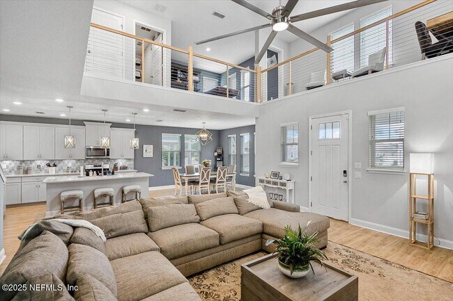 Building Photo - 227 Daydream Ave