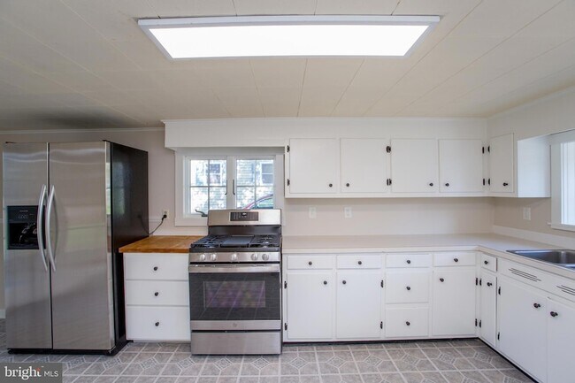 Building Photo - 766 Sergeantsville Rd