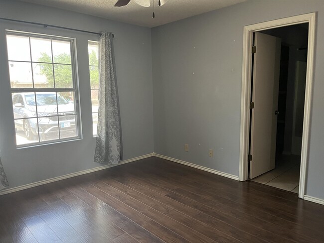 Building Photo - 821 Chalan Dr