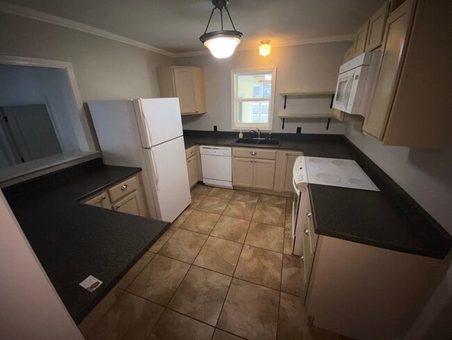 Building Photo - 3 bd/1 ba 1,272 sqft single family home