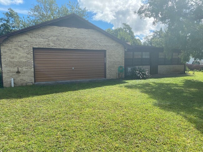 Building Photo - 3 Bedroom 2 Bath home in New Smyrna Beach for RENT!