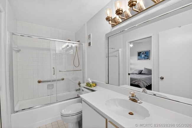 Building Photo - 6193 Pointe Regal Cir