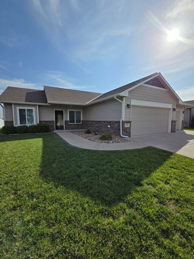 Building Photo - 1553 N Aster Cir
