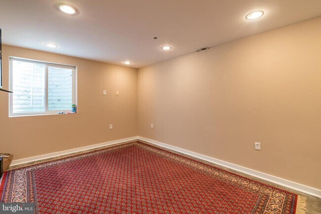 Building Photo - 2029 E Huntingdon St