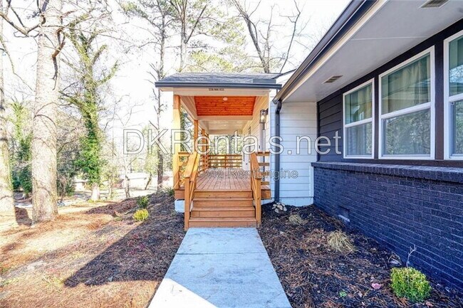 Building Photo - 2230 Beecher Cir SW