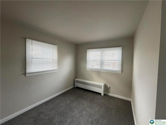 Building Photo - 32 N Front St