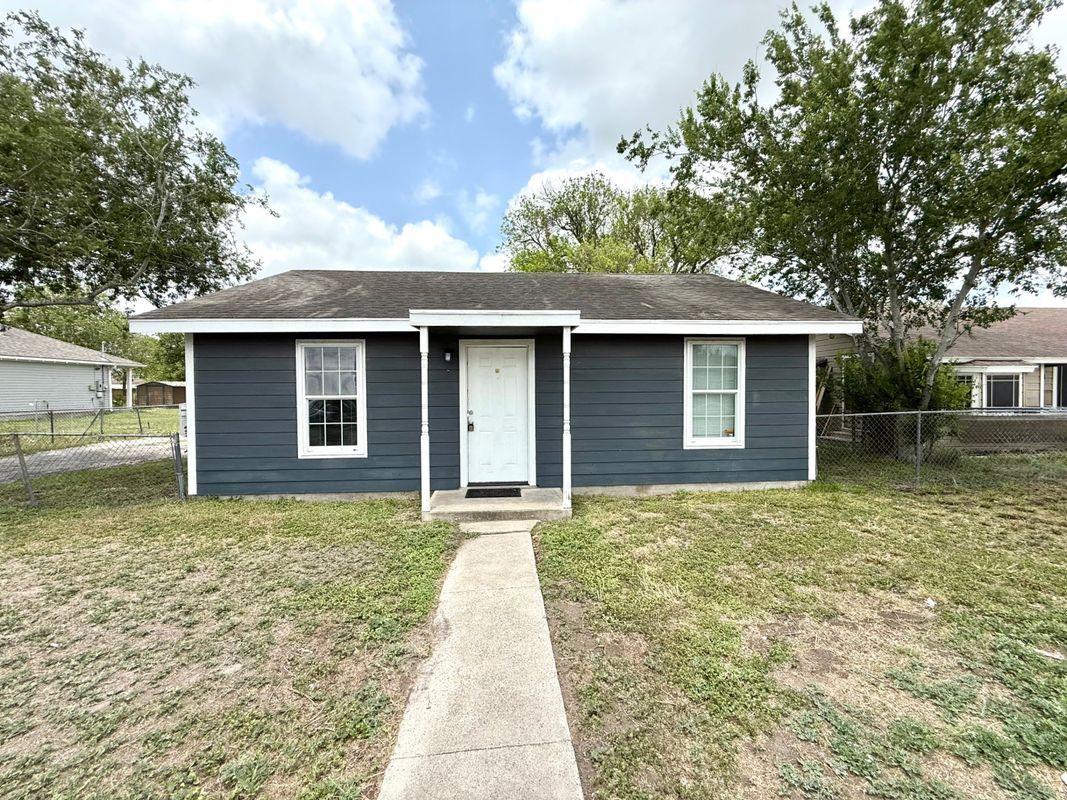 Building Photo - 127 W Ave H