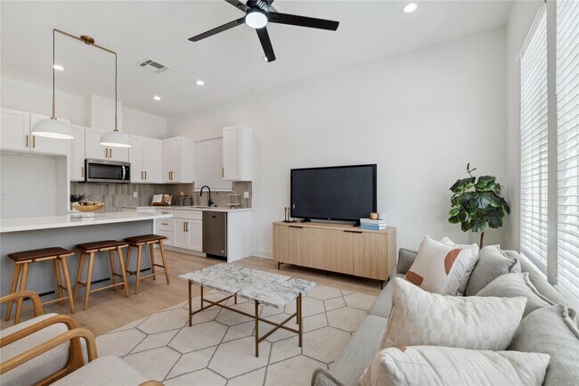 Building Photo - 6528 Weston St