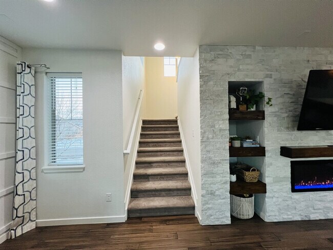 Building Photo - 15557 W 95th Ave