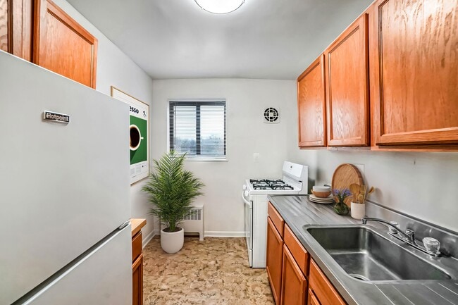 Building Photo - Sheridan Apartments