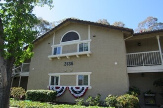 Building Photo - Well Kept 2 Bed/1 Bath Upstairs Condo in South Livermore