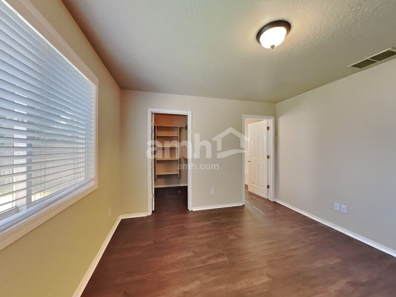 Building Photo - 7702 Bridgeport Dr