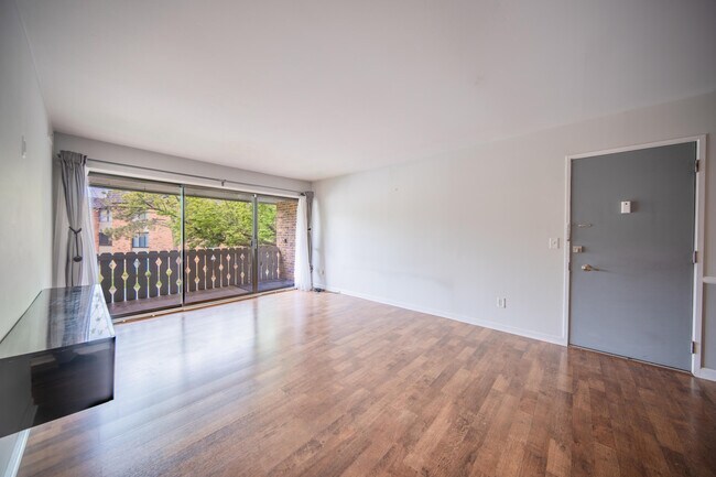 Building Photo - 2118 Pauline Blvd