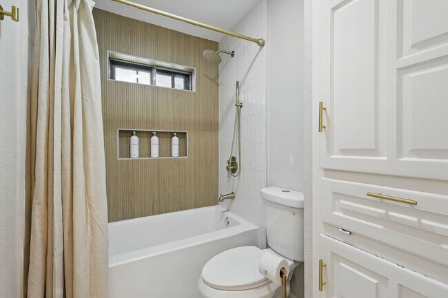 Building Photo - Luxury 5-Bedroom Retreat with Pool & Game Room