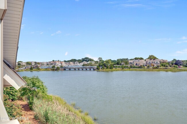 Building Photo - 10 Watersedge