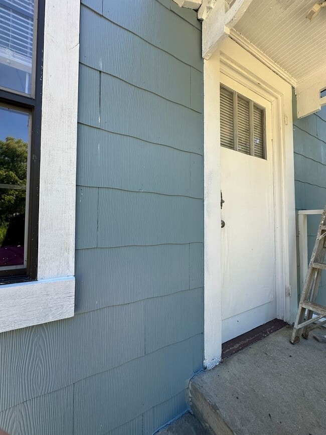 Building Photo - 1 bedroom, 1 bath in Midtown. Available July 1st!