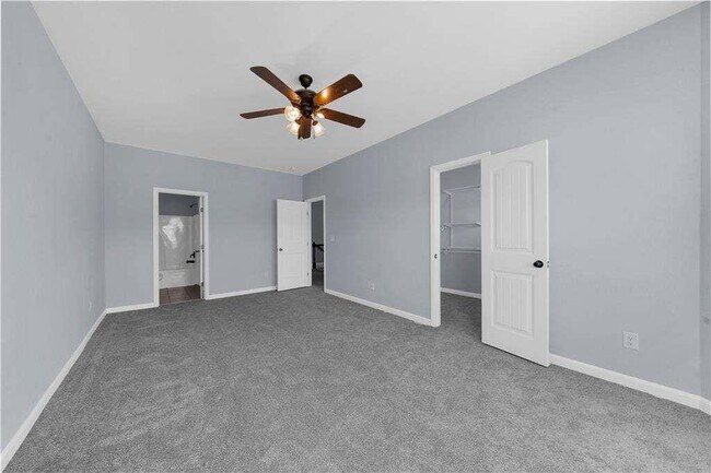 Building Photo - 5435 Mirror Lake Dr