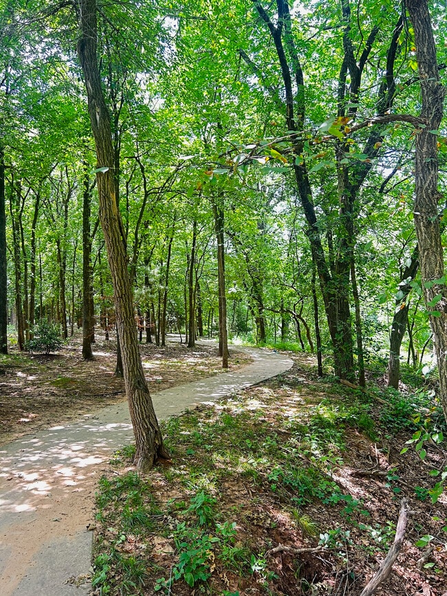 Building Photo - 1901 Plaza District Dr