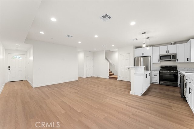 Building Photo - 902 S Hert St