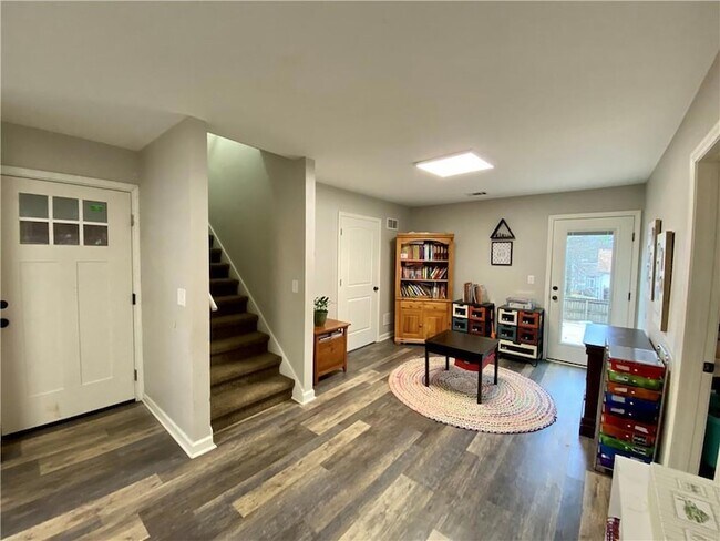 Building Photo - 1095 Mountain Springs Dr