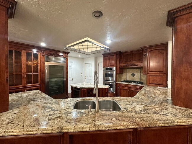 Building Photo - Entertainer delight rental home located in ''The Lakes'' subdivision coming soon!