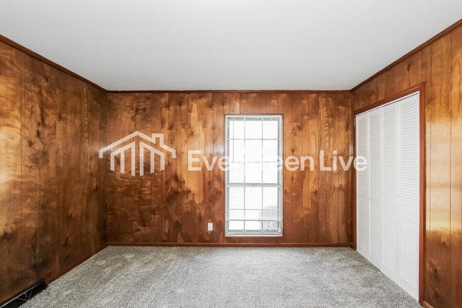 Building Photo - 820 Ridge Ln Dr