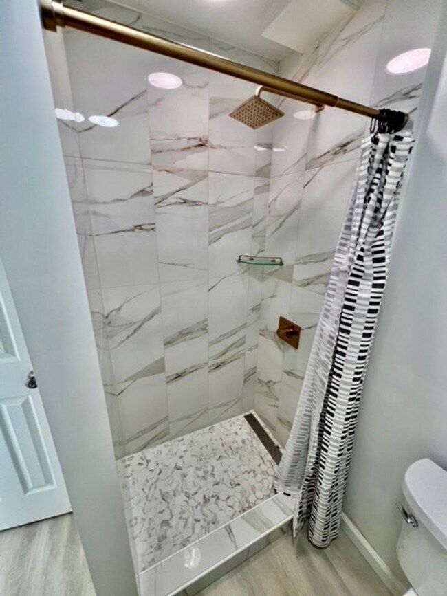 Building Photo - Waipio Gardens 2 Bed/1 Bath/1 Parking/Available May 1