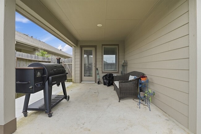 Building Photo - 11016 33rd Ave N