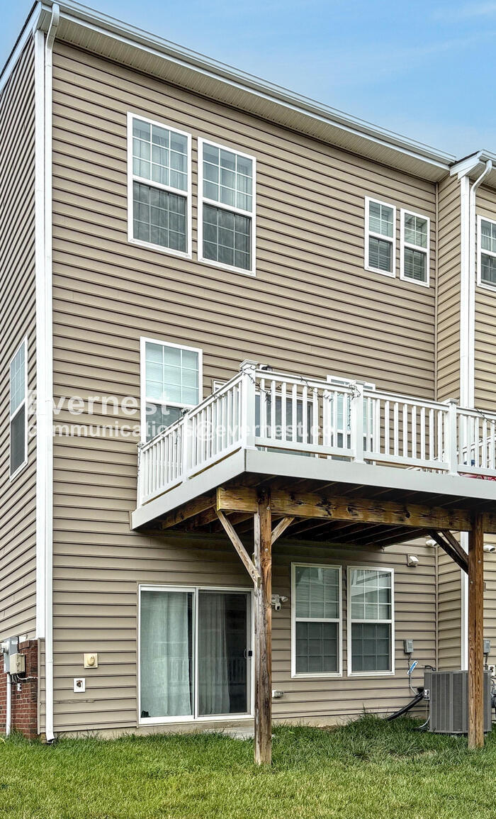 Building Photo - 9001 Elderwood Pl