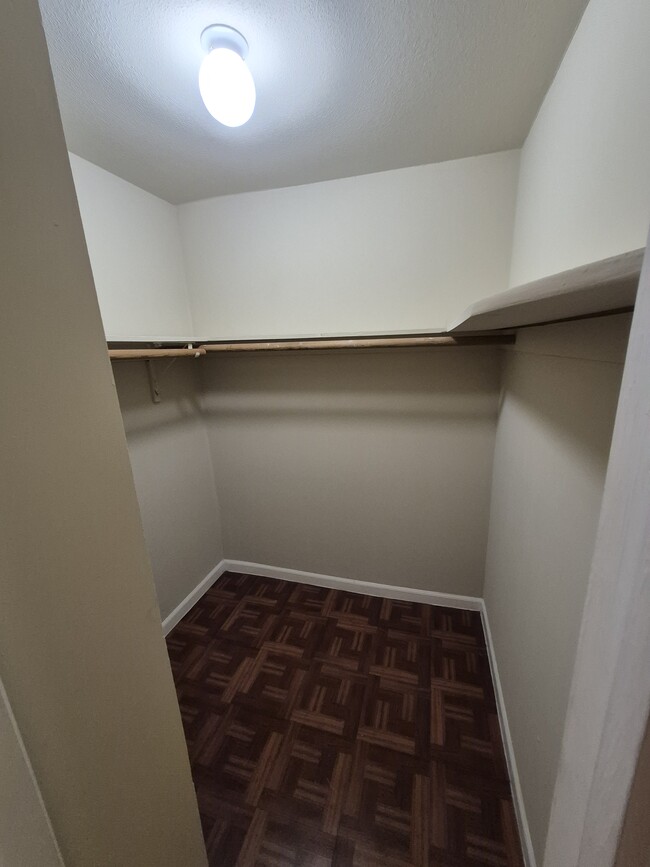 Building Photo - 560 Prospect St