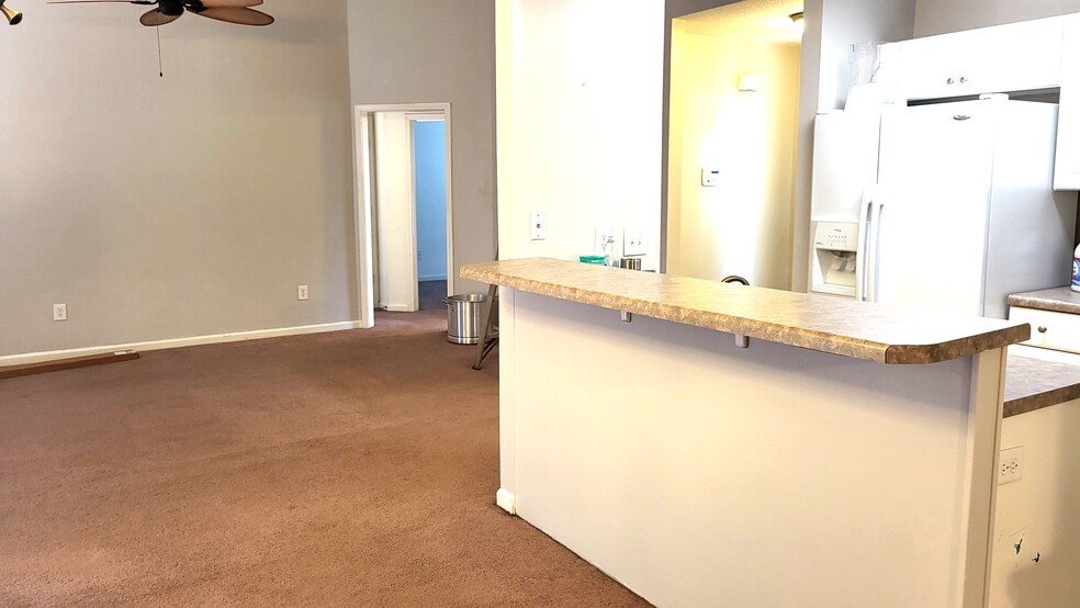 Building Photo - 127 Yellow Pine
