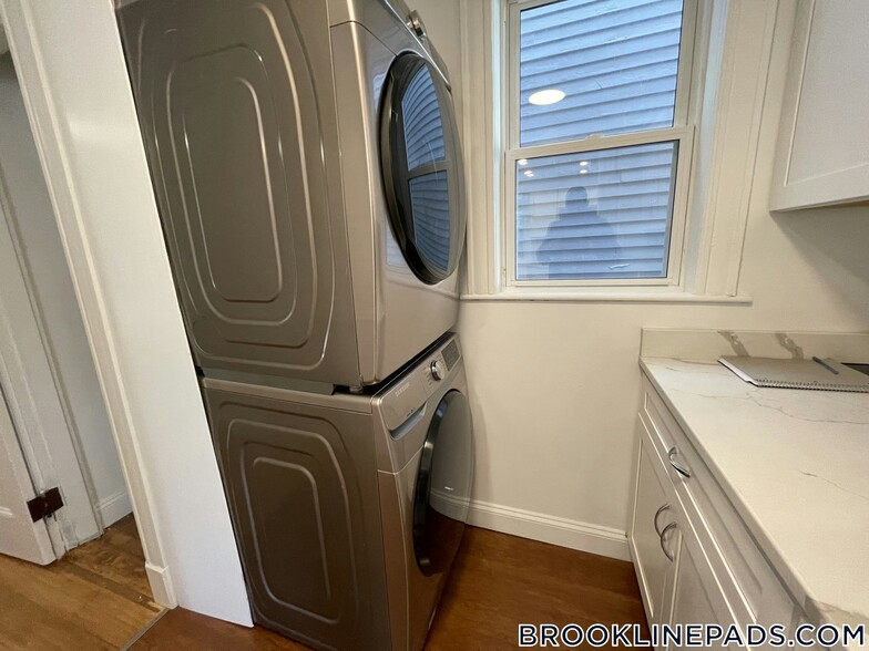 Building Photo - 79 Brook St