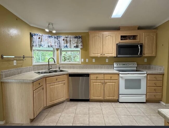 Building Photo - 128 Deer Run Lake Dr