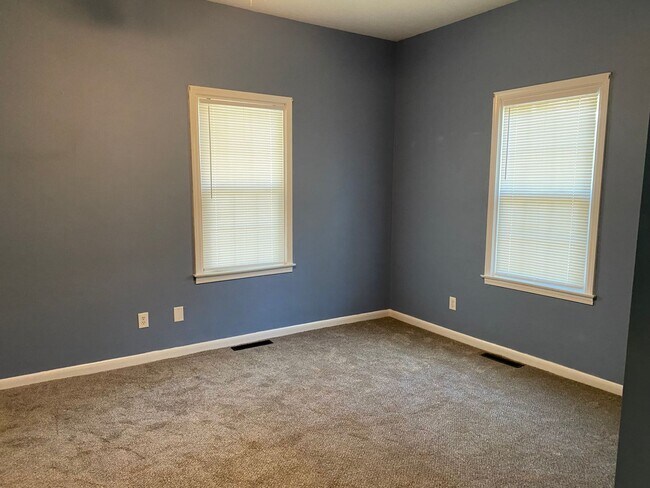 Building Photo - Cozy 2 Bed/2 Bath 1 Story Bungalow - Large...