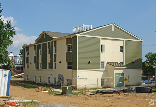 Building Photo - Clayton Court Apartments