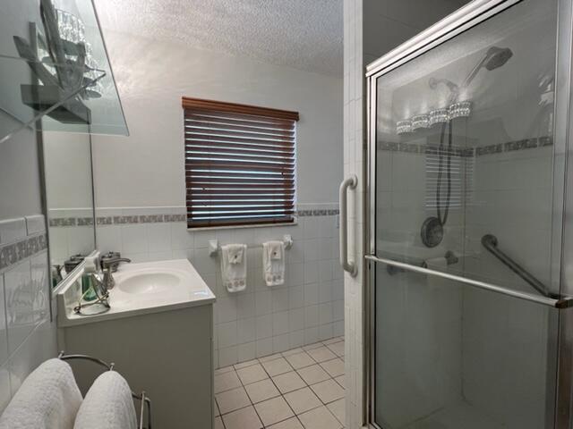 Building Photo - 1260 Manor Dr