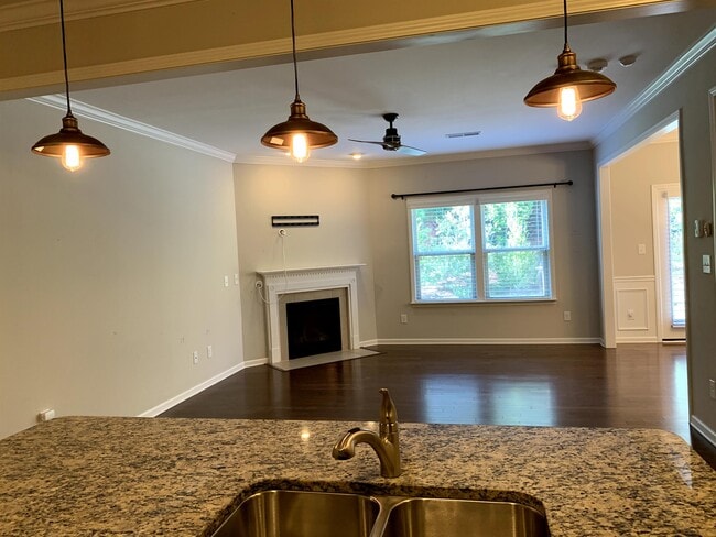 Building Photo - 204 Princess Pl